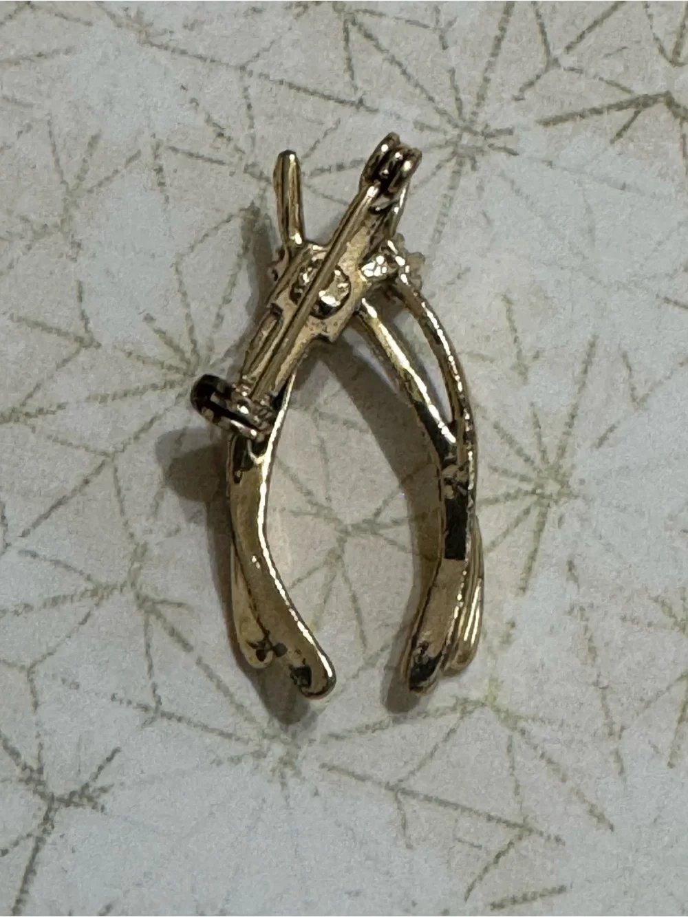 VINTAGE WISHBONES BROOCH PIN